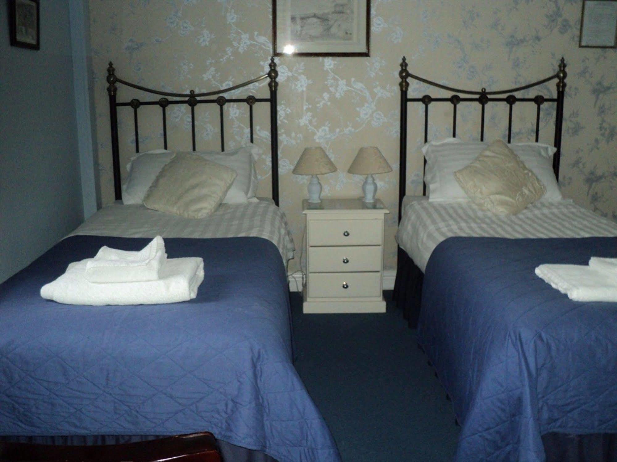 Grove House Guest House Телфорд Екстер'єр фото